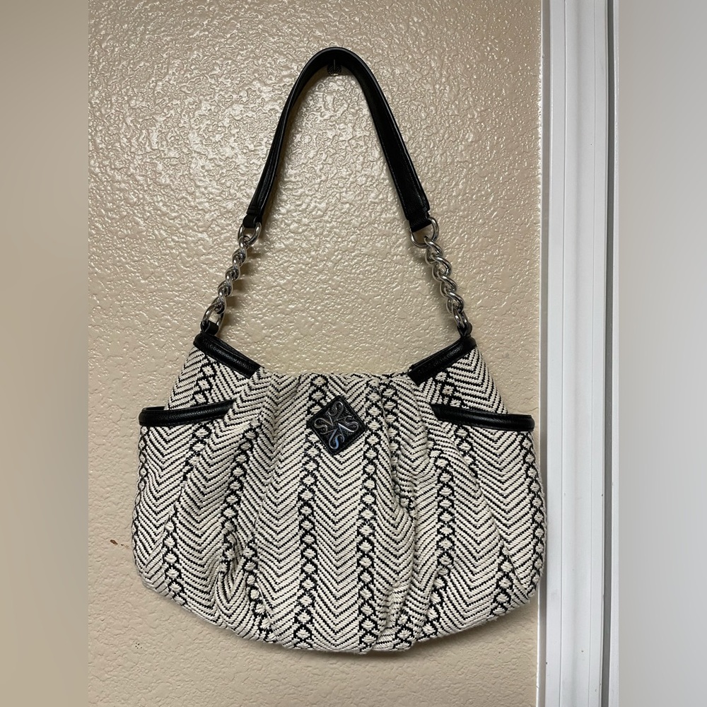 Simply Vera Black & White Woven Handpag, Purse 14x 9 inch.